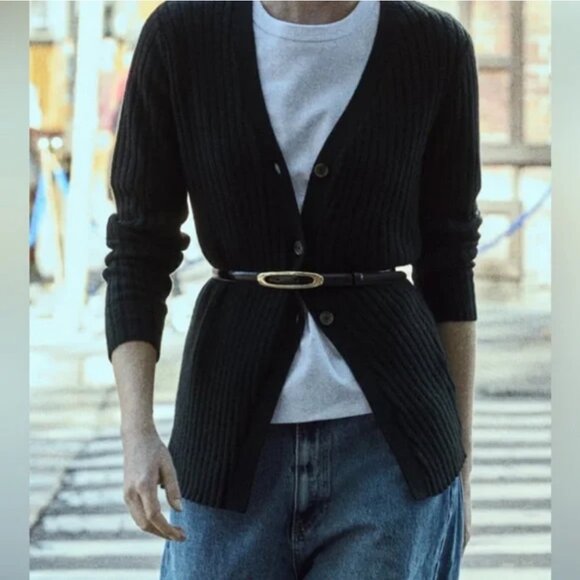 Zara Fine Leather Belt With Oval Metal Buckle main image 2